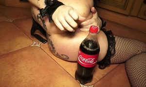Super fucking! coca-cola in the booty and squirt! bella glad!