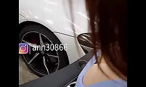 recopilacion de sensual modelo china, limpiando carro para un comercial